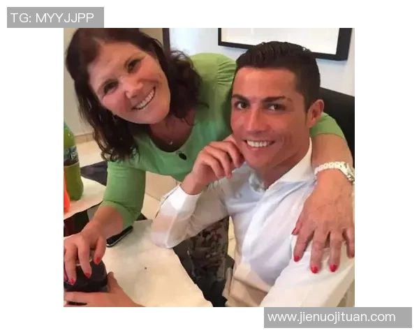 亚洲足球球星妻子们的生活揭秘：背后的支持与爱情故事